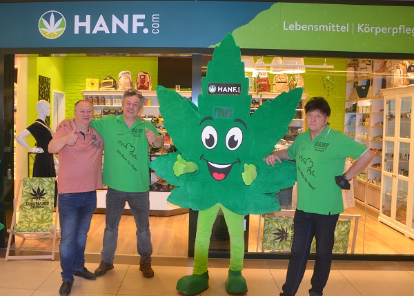 Die neueste Filiale von"Hanf - der etwas andere Bioladen" hat im Westpark Ingolstadt eröffnet. (Bildquelle: @Foto: Josef König für HdeaB) Die neueste Filiale von"Hanf - der etwas andere Bioladen" hat im Westpark Ingolstadt eröffnet. (Bildquelle: @Foto: Josef König für HdeaB)
