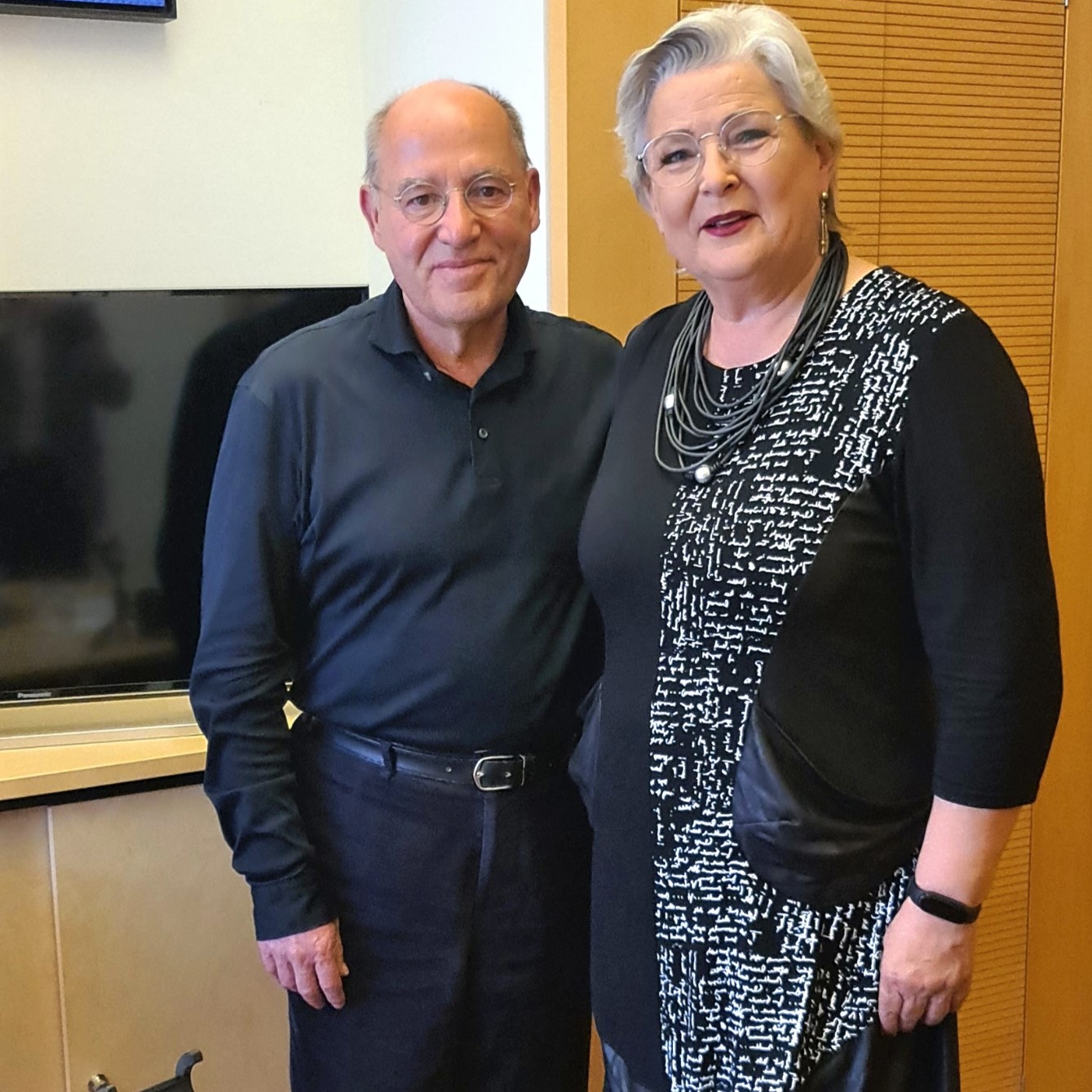Gregor Gysi mit Petra Schwarz (Die Bildrechte liegen bei dem Verfasser der Mitteilung.)