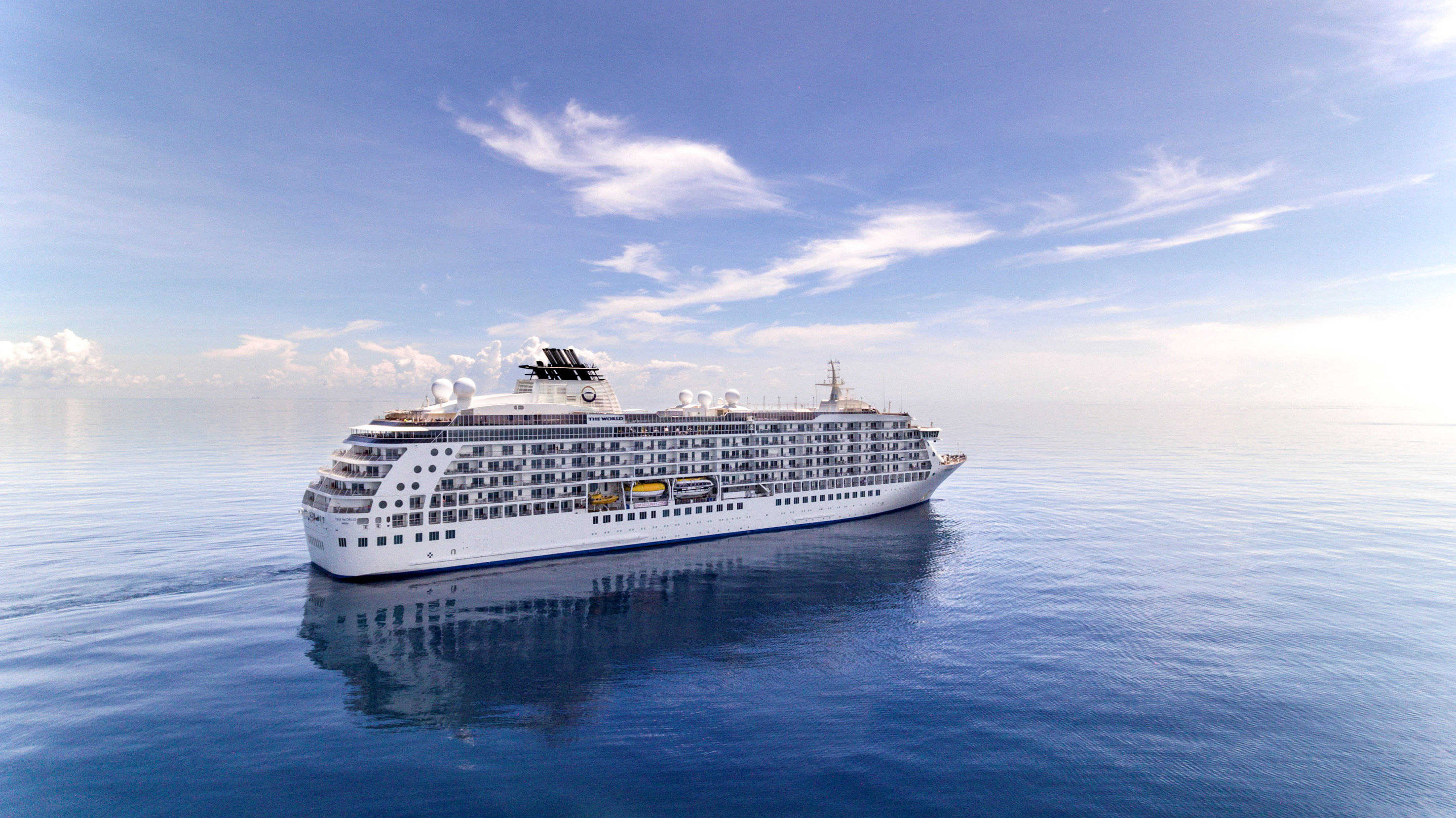 Die Luxus-Wohnyacht The World besucht im Juli 2022 Hamburg und Wismar. (Die Bildrechte liegen bei dem Verfasser der Mitteilung.) Die Luxus-Wohnyacht The World besucht im Juli 2022 Hamburg und Wismar. (Die Bildrechte liegen bei dem Verfasser der Mitteilung.)
