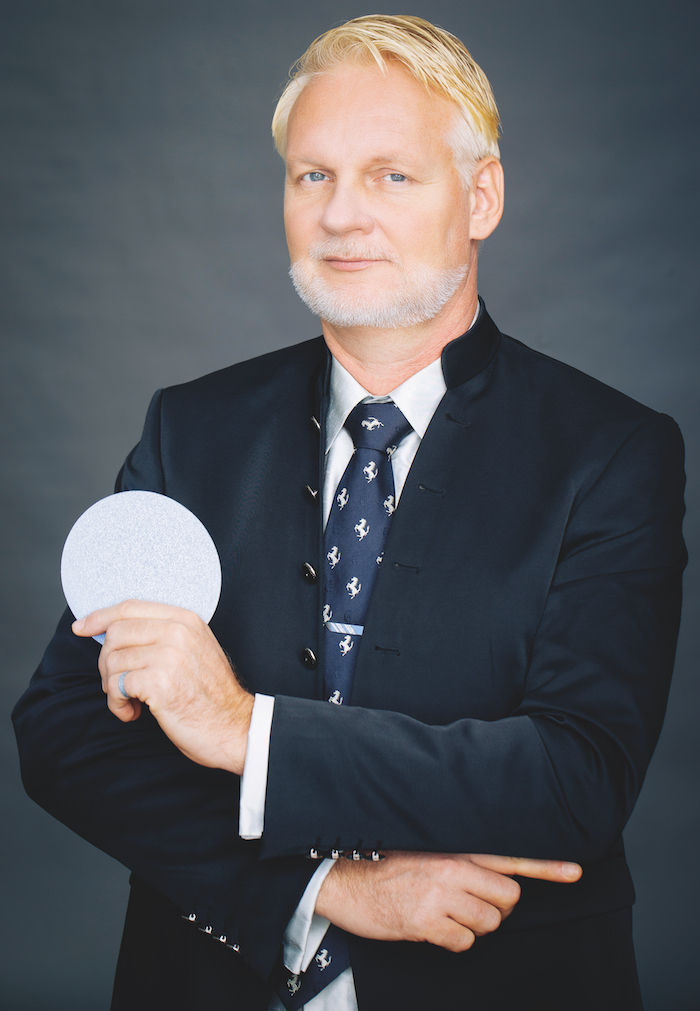 Ingo Wolf (57) aus München, Direktor des Osmium-Instituts (Bildquelle:©Osmium-Institut, Murnau am Staffelsee in Bayern) Ingo Wolf (57) aus München, Direktor des Osmium-Instituts (Bildquelle:©Osmium-Institut, Murnau am Staffelsee in Bayern)