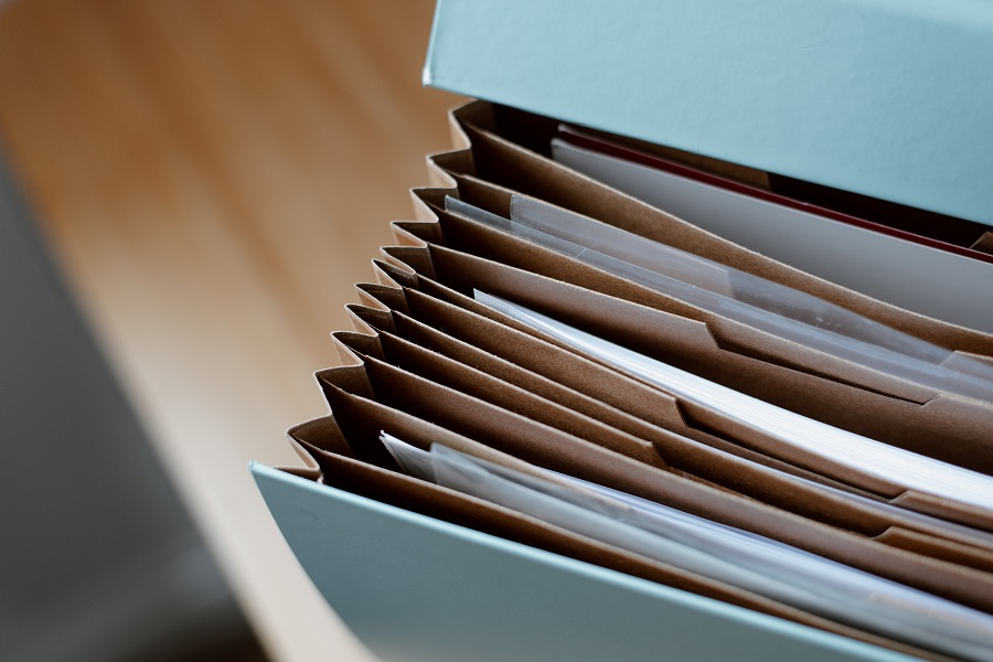 CARMAO klärt auf: Wie packe ich meinen Notfallkoffer? (Bildquelle: Aktentasche Anete Lusina bei pexels) CARMAO klärt auf: Wie packe ich meinen Notfallkoffer? (Bildquelle: Aktentasche Anete Lusina bei pexels)