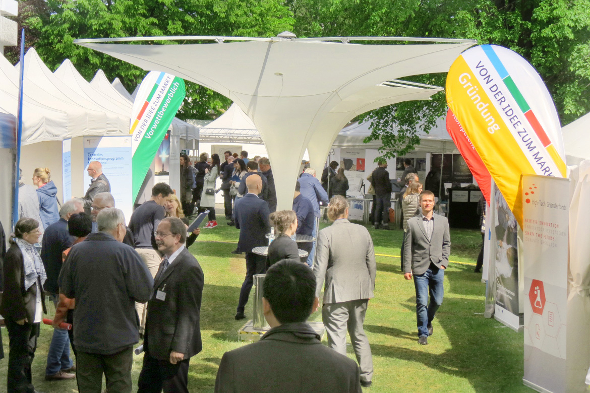Sehen, hören, netzwerken: Information& Kommunikation stehen beim Innovationstag im Mittelpunkt (Bildquelle: AiF Projekt GmbH) Sehen, hören, netzwerken: Information& Kommunikation stehen beim Innovationstag im Mittelpunkt (Bildquelle: AiF Projekt GmbH)