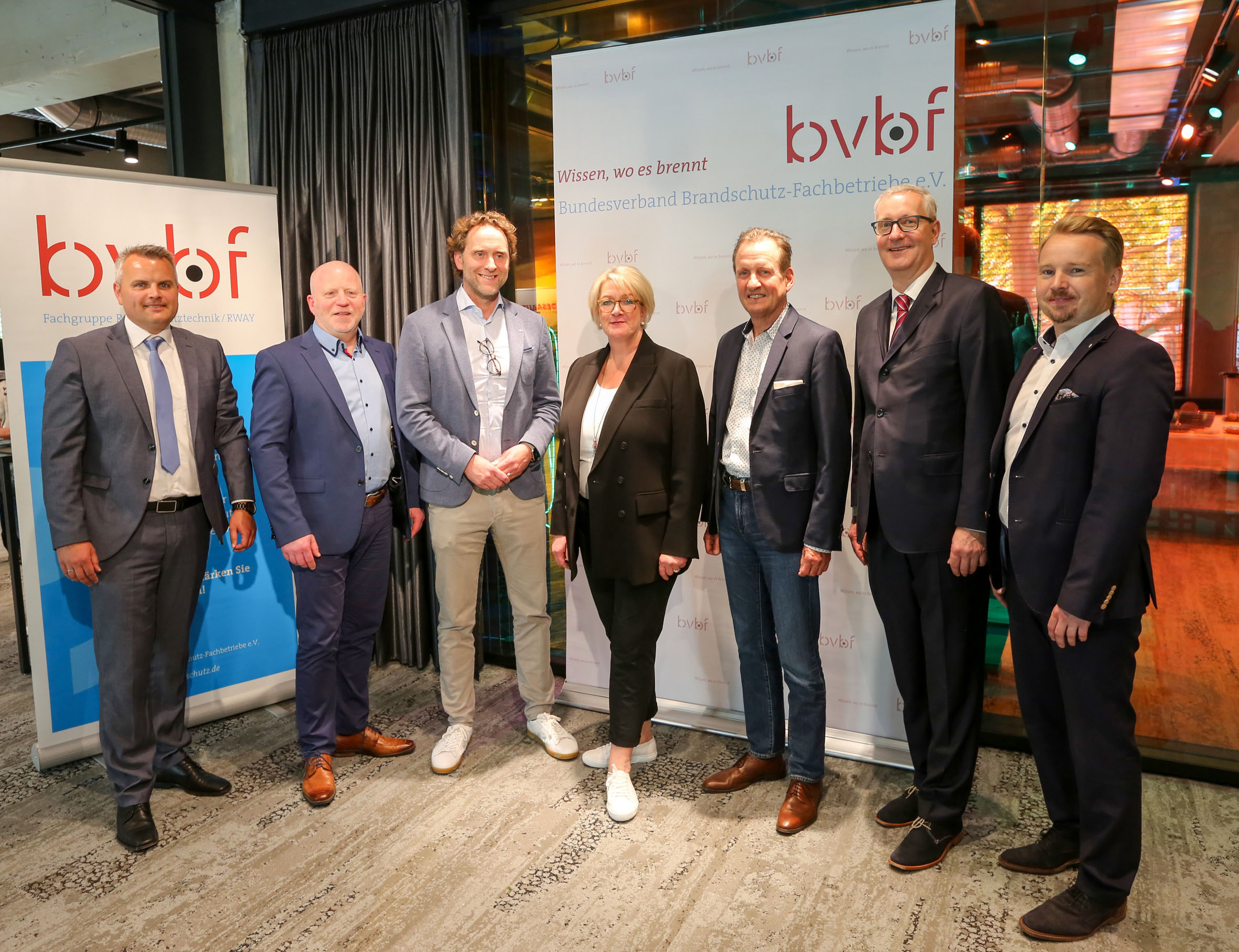 (v.l.n.r.): A. Heinzl, R. W. Klünder, C. Dubberke, Frau N.Maack, W. Statz, R. Schümann, M. Kübler (Die Bildrechte liegen bei dem Verfasser der Mitteilung.) (v.l.n.r.): A. Heinzl, R. W. Klünder, C. Dubberke, Frau N.Maack, W. Statz, R. Schümann, M. Kübler (Die Bildrechte liegen bei dem Verfasser der Mitteilung.)