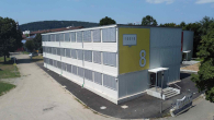 Interims-Schulkomplex aus Mietcontainern 