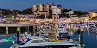 Auf in die Welt: Schüleraustausch in England: Torquay (Foto: Andre Mouton auf unsplash) Auf in die Welt: Schüleraustausch in England: Torquay (Foto: Andre Mouton auf unsplash)