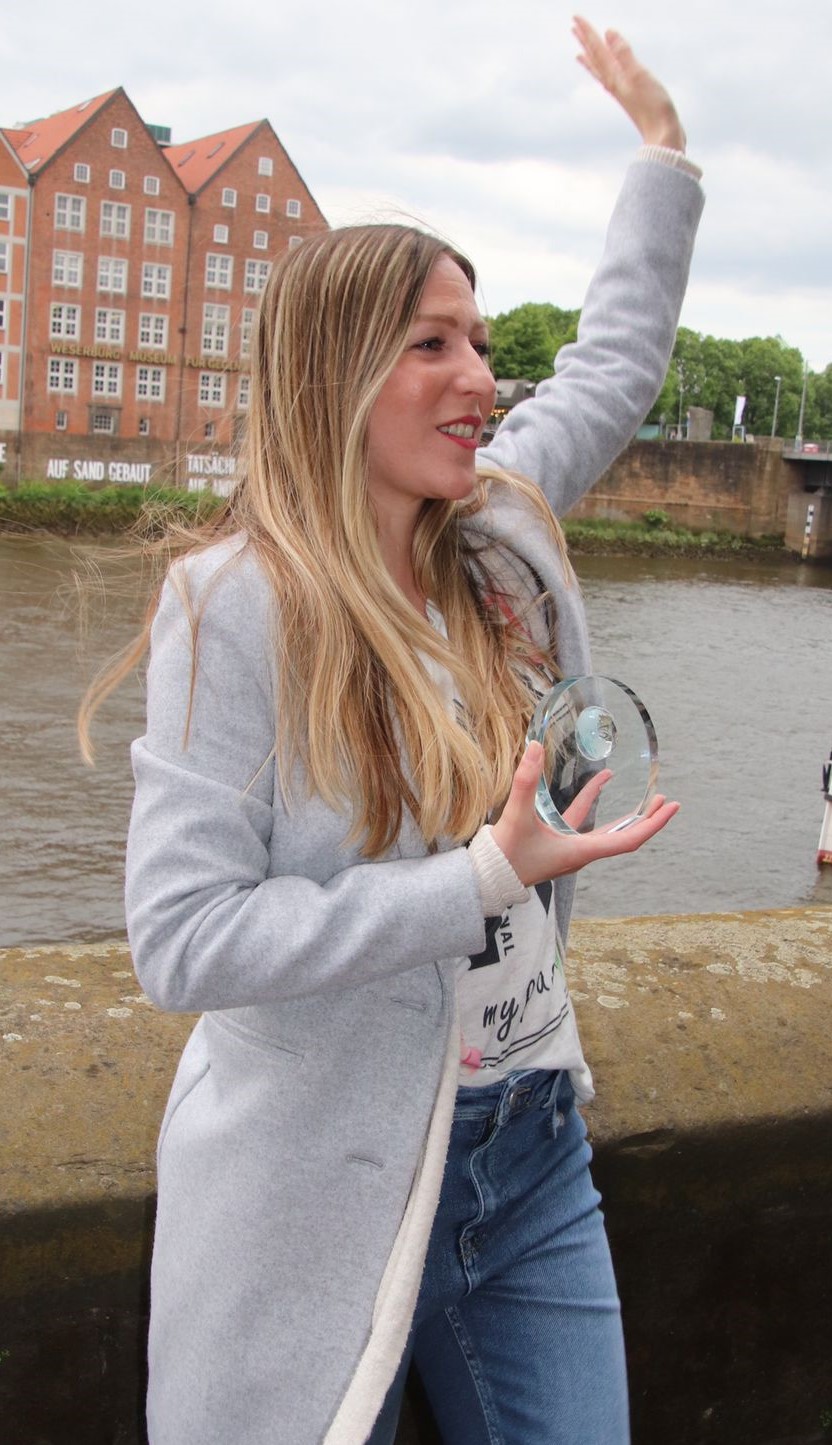 Verena Schmitz mit Award (Die Bildrechte liegen bei dem Verfasser der Mitteilung.)