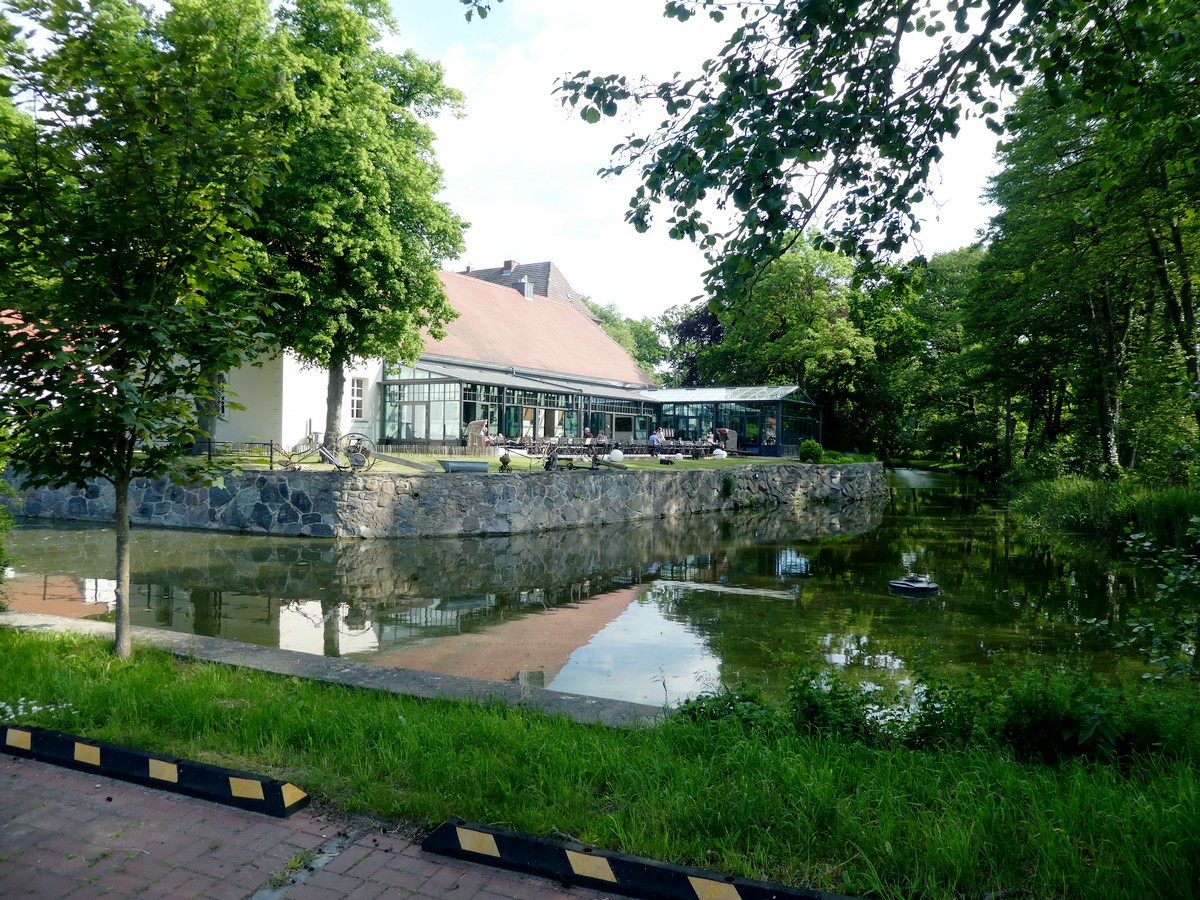 Das Wasserschloss Mellenthin im Mittelpunkt der Insel Usedom Das Wasserschloss Mellenthin im Mittelpunkt der Insel Usedom