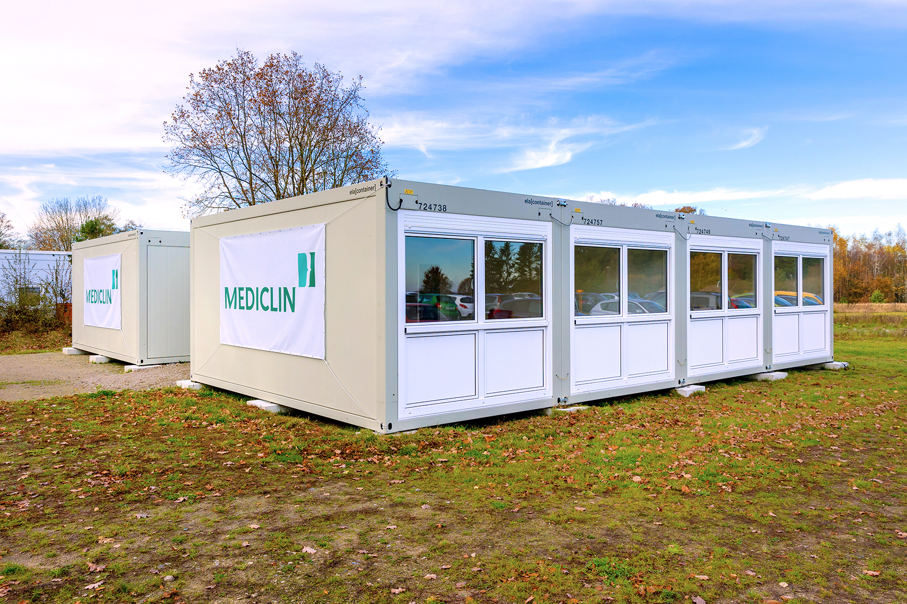 Mit neun ELA Bürocontainern verfügt die Seepark Klinik Bad Bodenteich über vier weitere Therapieräume und kann so die Corona-Absta Mit neun ELA Bürocontainern verfügt die Seepark Klinik Bad Bodenteich über vier weitere Therapieräume und kann so die Corona-Absta