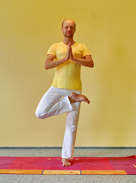 Eningen: Einladung zum Yoga-Workshop"Balance im Leben" mit Stefan Jammer (Die Bildrechte liegen bei dem Verfasser der Mitteilung.) Eningen: Einladung zum Yoga-Workshop"Balance im Leben" mit Stefan Jammer (Die Bildrechte liegen bei dem Verfasser der Mitteilung.)