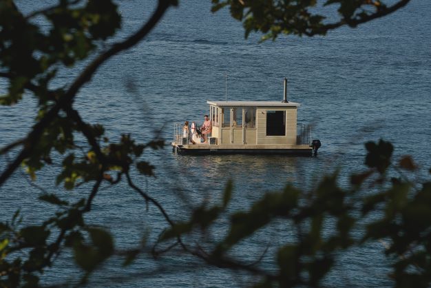 Die schweizweit erste schwimmende Sauna (Bildquelle:©Saunaboot GmbH) Die schweizweit erste schwimmende Sauna (Bildquelle:©Saunaboot GmbH)