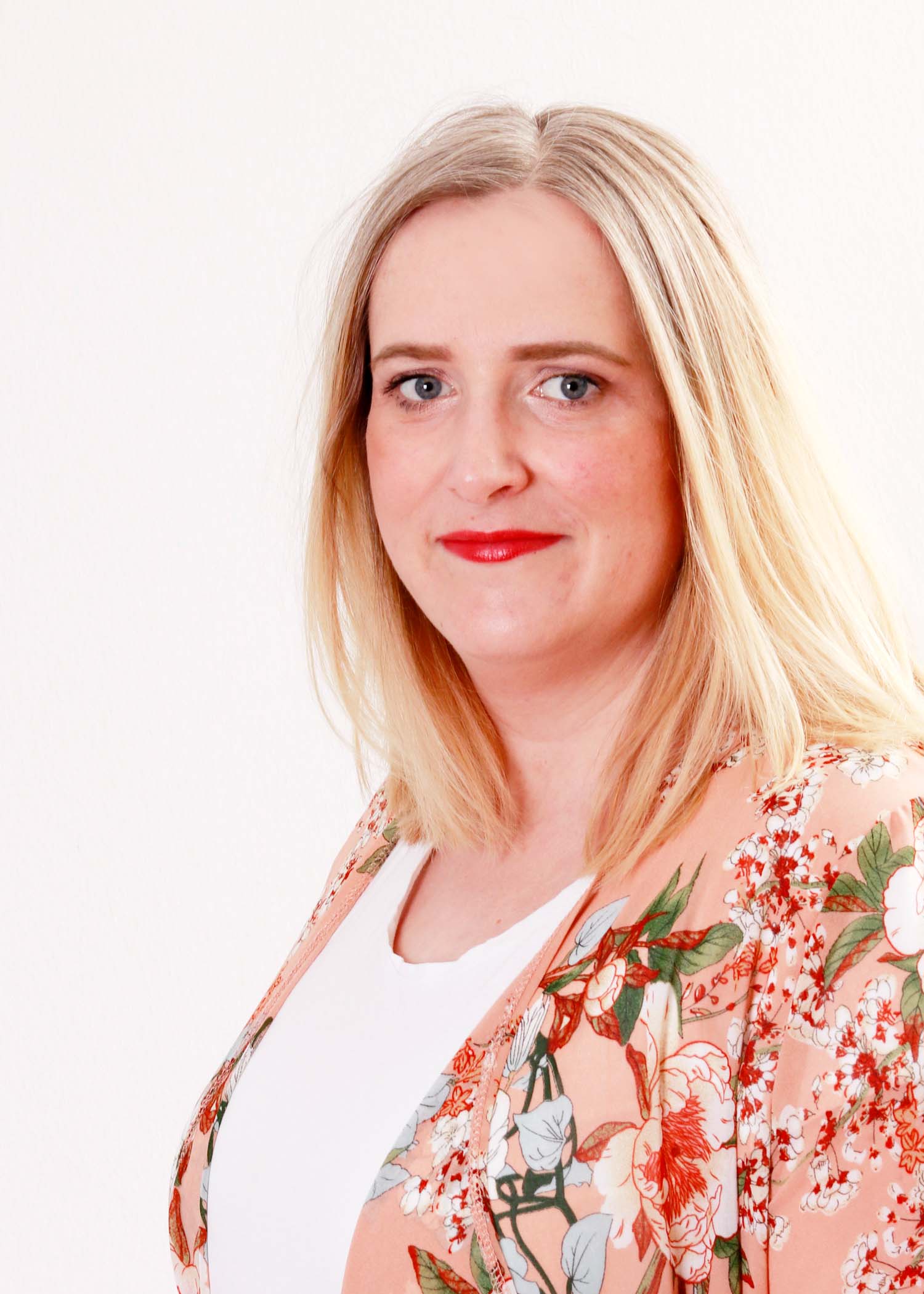 Nadja (35) aus Niedersachsen hat Leukämie und braucht eine Stammzelltransplantation. (Bildquelle: Melanie Blank Fotografie) Nadja (35) aus Niedersachsen hat Leukämie und braucht eine Stammzelltransplantation. (Bildquelle: Melanie Blank Fotografie)