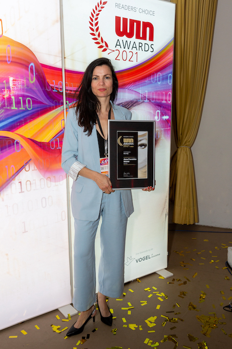 Anna Franziska Michel (Yoona.ai) mit dem WIN Award (Bildquelle: @Hamann Media) Anna Franziska Michel (Yoona.ai) mit dem WIN Award (Bildquelle: @Hamann Media)
