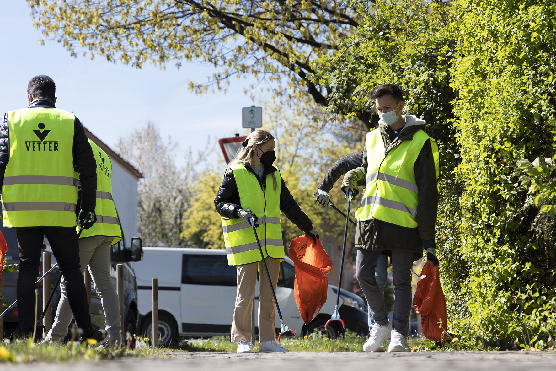 Vetter goes Social–soziale Teamarbeit zur Stadtverschönerung. (Die Bildrechte liegen bei dem Verfasser der Mitteilung.) Vetter goes Social–soziale Teamarbeit zur Stadtverschönerung. (Die Bildrechte liegen bei dem Verfasser der Mitteilung.)