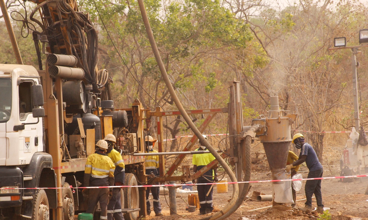 Bohrung auf dem SMSZ-Projekt; Foto: Desert Gold Ventures Bohrung auf dem SMSZ-Projekt; Foto: Desert Gold Ventures