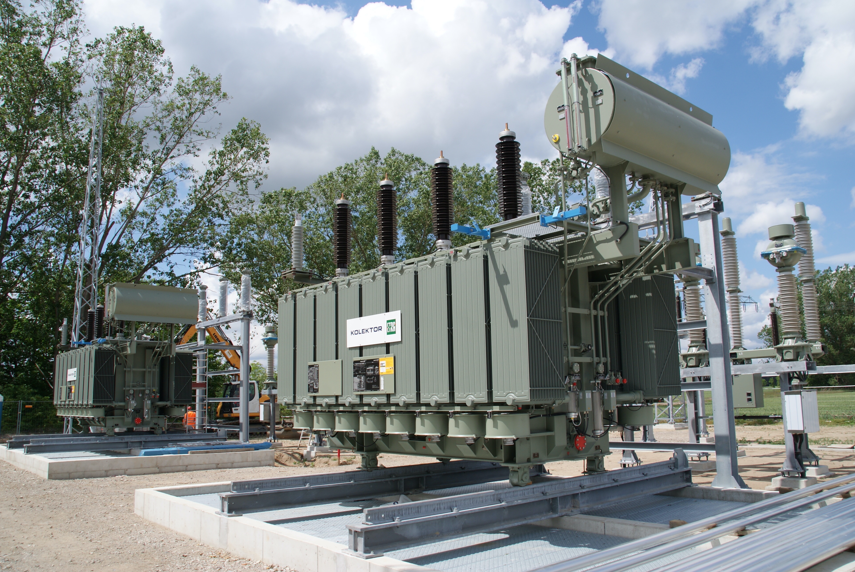 Die Arbeiten schreiten voran: Für das Gelingen der Energiewende in Brandenburg errichtet Netzbreiter E.DIS ein neues Umspannwerk. Die Arbeiten schreiten voran: Für das Gelingen der Energiewende in Brandenburg errichtet Netzbreiter E.DIS ein neues Umspannwerk.