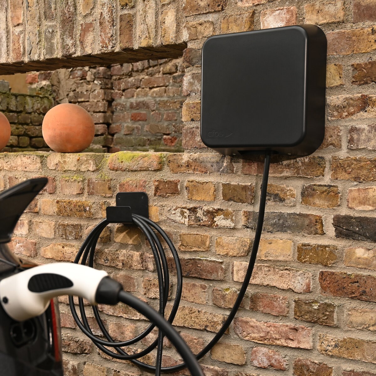 Das neue Gehäuse der cFos Power Brain Wallbox (Die Bildrechte liegen bei dem Verfasser der Mitteilung.) Das neue Gehäuse der cFos Power Brain Wallbox (Die Bildrechte liegen bei dem Verfasser der Mitteilung.)
