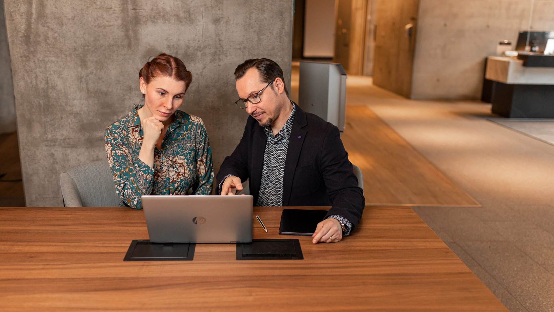 Denise und Egon Schiebel erläutern, wie die Performance der Mitarbeitenden im Homeoffice gestärkt we (Die Bildrechte liegen bei dem Verfasser der Mitteilung.)