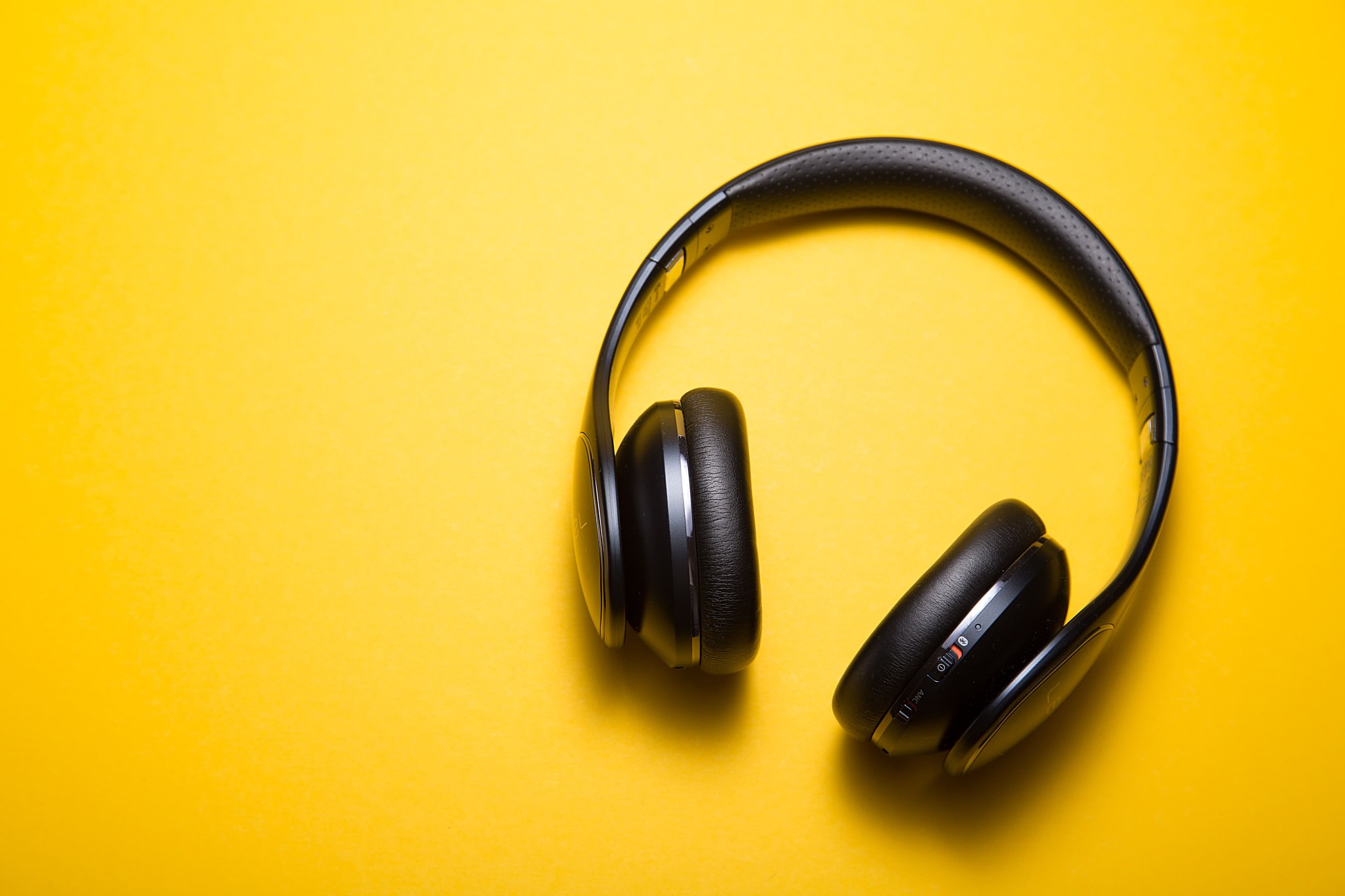 Erfahrungen Podcast jetzt streamen (Bildquelle: @cdx2 @unsplash)