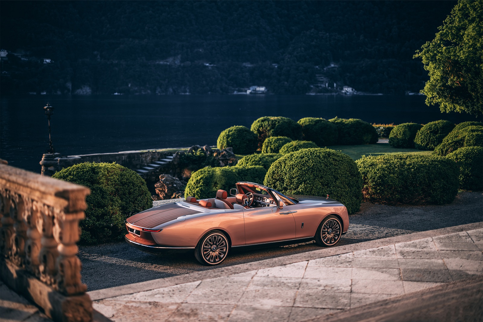 Boat-Tail - Das Sondermodell von Rolls-Royce definiert Luxus neu (Foto: Rolls-Royce) Boat-Tail - Das Sondermodell von Rolls-Royce definiert Luxus neu (Foto: Rolls-Royce)