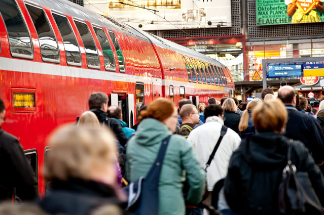 Reisende mit einem Zweite-Klasse-Ticket haben keinen Anspruch auf einen Platz in der ersten Klasse. (Bildquelle: ERGO Group)