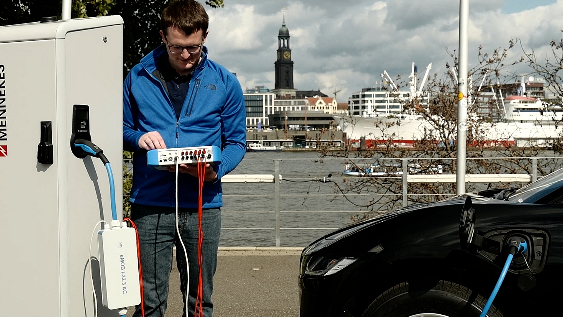 Mit der Messtechnik von EMH  können Betreiber ihre AC- und DC-Ladesäulen rechtskonform  eichen.