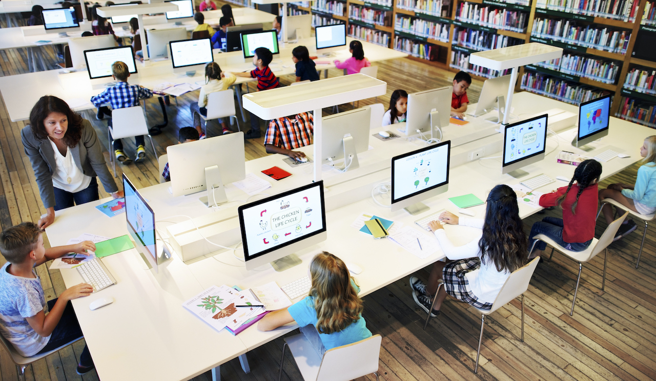 Schulinventar clever verwalten, mit Inventarisierungssoftware (Bildquelle: Rawpixel - istockphoto) Schulinventar clever verwalten, mit Inventarisierungssoftware (Bildquelle: Rawpixel - istockphoto)