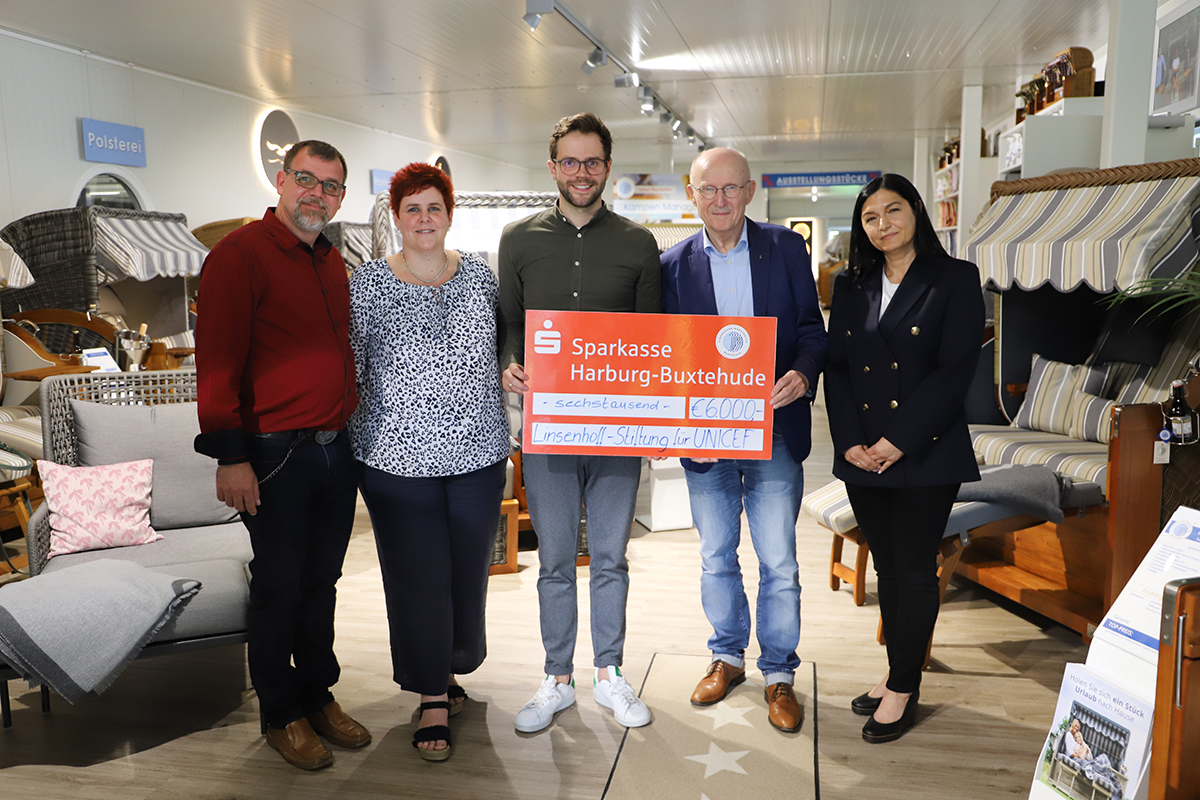 v.l.n.r.: Falko Platz, Susanne Frank, Nils Gosebeck, Willi Lemke& Liana Skripnik (Bildquelle: Die Strandkorbprofis) v.l.n.r.: Falko Platz, Susanne Frank, Nils Gosebeck, Willi Lemke& Liana Skripnik (Bildquelle: Die Strandkorbprofis)