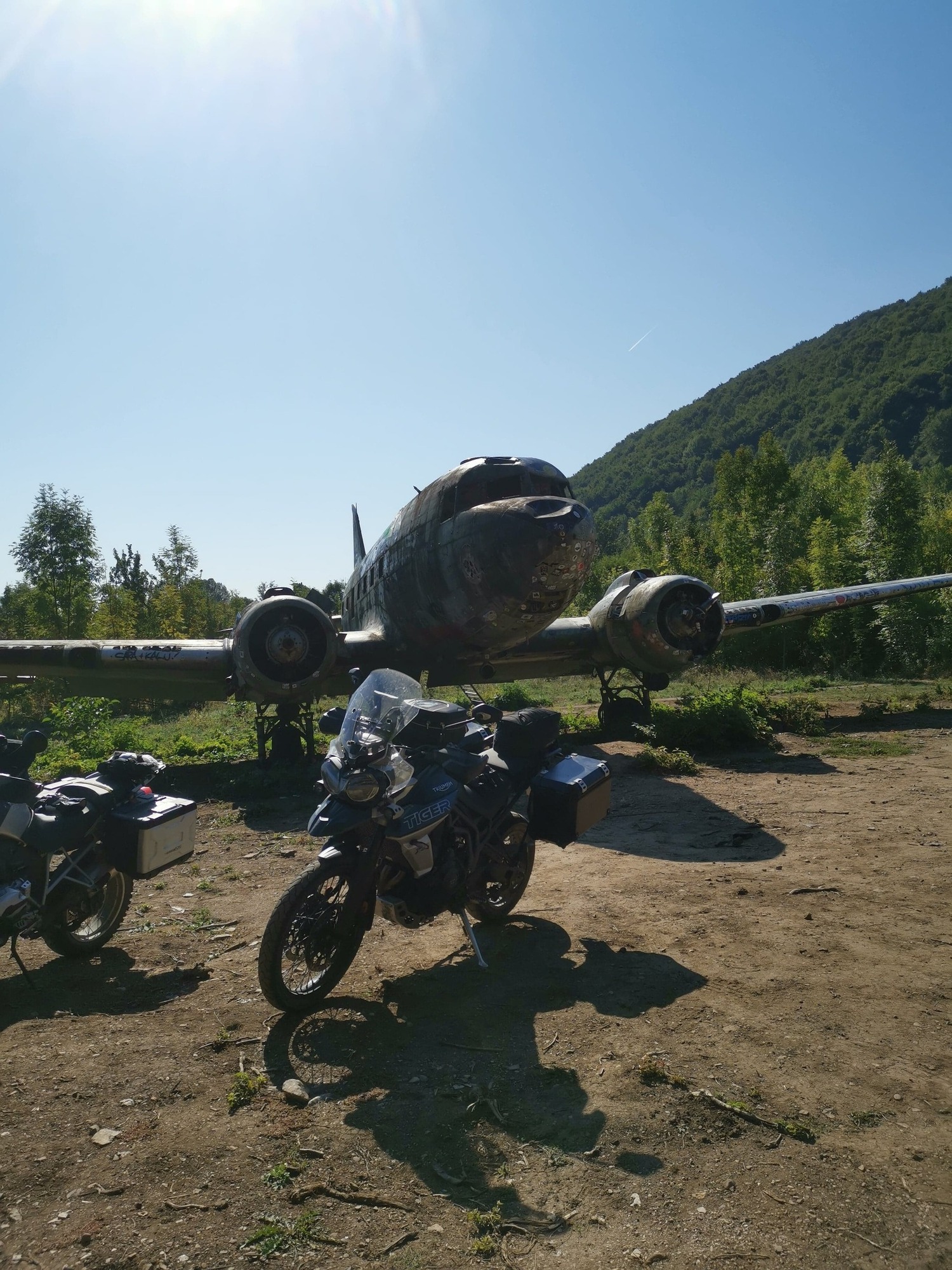 Triumph Tiger 800 in Kroatien an einem LostPlace (Die Bildrechte liegen bei dem Verfasser der Mitteilung.) Triumph Tiger 800 in Kroatien an einem LostPlace (Die Bildrechte liegen bei dem Verfasser der Mitteilung.)