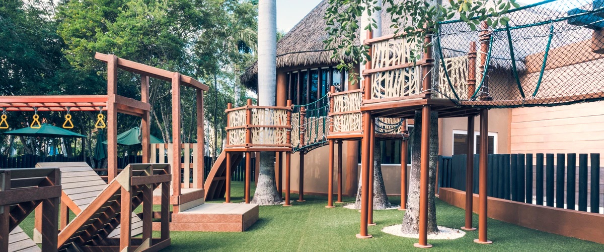 Nachhaltigkeit spielerisch erlernen: Der Außenspielbereich des Star Camp in Playa Paraiso besteht au (Bildquelle:©Iberostar)