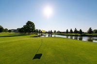 Golfplatz mit Teich (Greenfield Hotel & Spa)