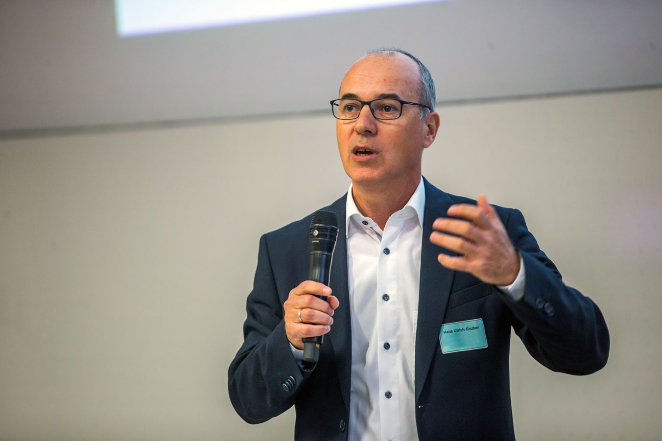 Die besten Mitarbeiter-innen finden und binden: Personalberater Hans Ulrich Gruber hielt für den AEU einen Expertenvortrag. Die besten Mitarbeiter-innen finden und binden: Personalberater Hans Ulrich Gruber hielt für den AEU einen Expertenvortrag.