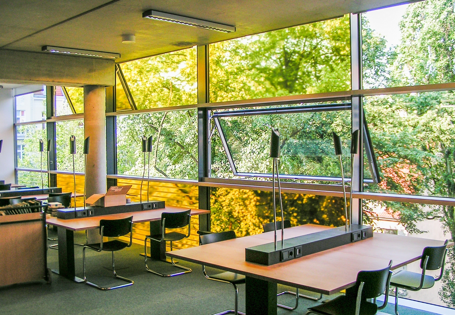 Um die Bauindustrie schneller zum grünen Wandel zu bewegen, bildet WindowMaster eigene Mitarbeiter zu DGNB-Experten aus. Um die Bauindustrie schneller zum grünen Wandel zu bewegen, bildet WindowMaster eigene Mitarbeiter zu DGNB-Experten aus.