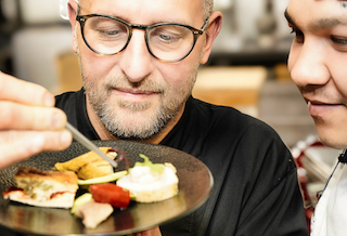 Die FSGG Eventküche bietet zahlreiche Karrierechancen im Cateringbereich © Holger Bernert