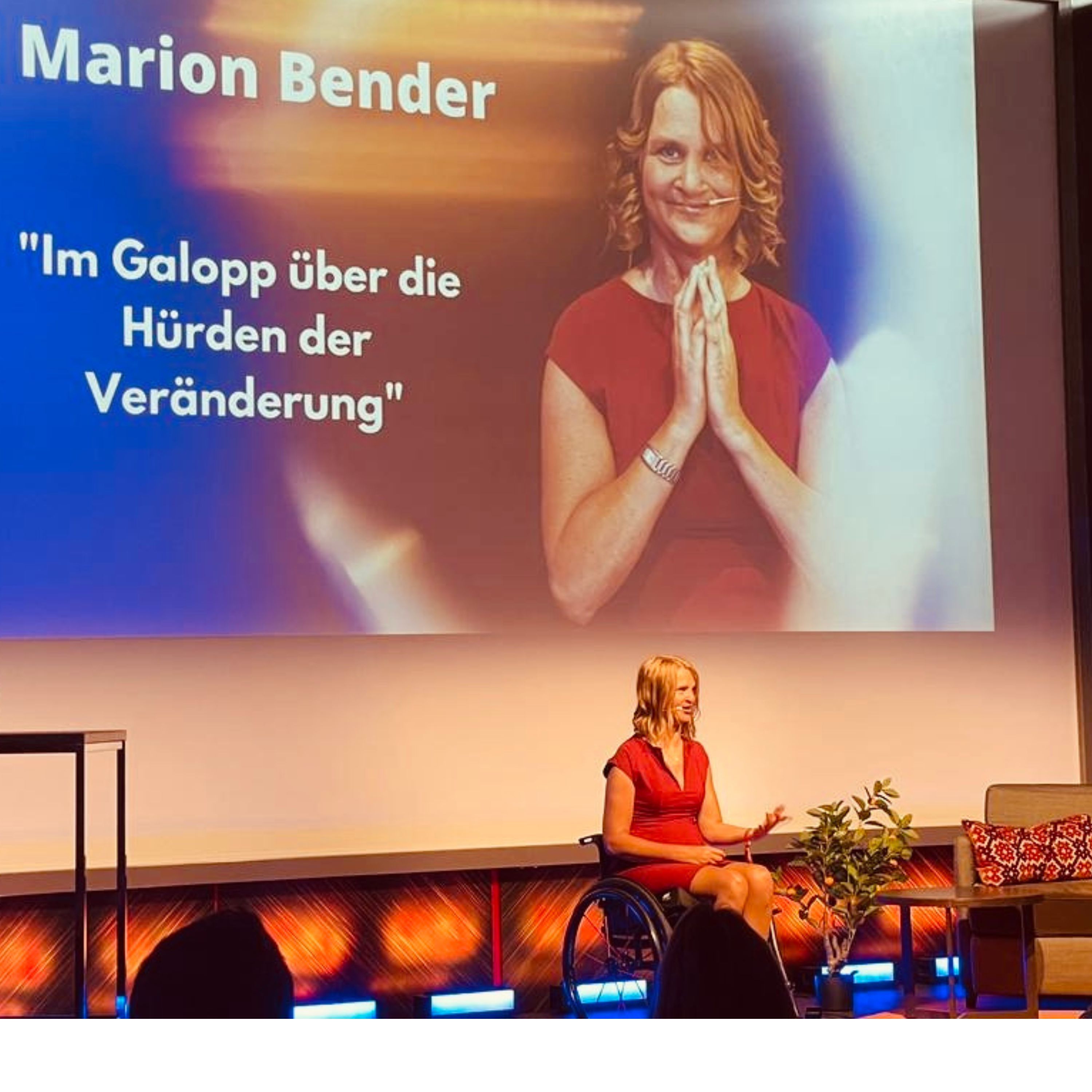 Marion Bender auf der Bühne in Frankfurt Marion Bender auf der Bühne in Frankfurt