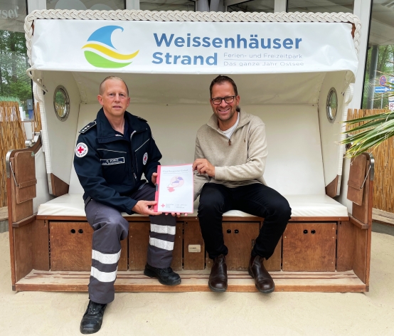 Projektleiter Olaf Poppe und Geschäftsführer David Depenau (Bildquelle: Ferien- und Freizeitpark Weissenhäuser Strand) Projektleiter Olaf Poppe und Geschäftsführer David Depenau (Bildquelle: Ferien- und Freizeitpark Weissenhäuser Strand)