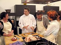 Gemeinsames Kochen und Genießen für die Teambildung Gemeinsames Kochen und Genießen für die Teambildung