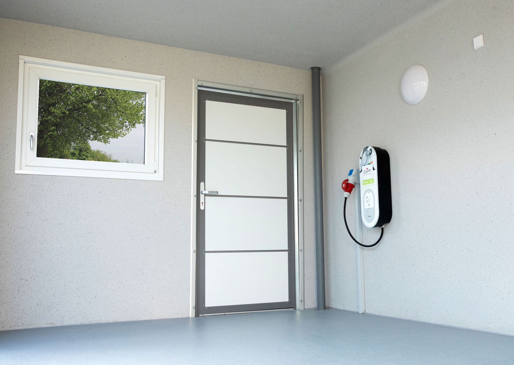 Die Vorinstallation für eine Wallbox ist bei ZAPF schon ab Werk möglich. (Die Bildrechte liegen bei dem Verfasser der Mitteilung.) Die Vorinstallation für eine Wallbox ist bei ZAPF schon ab Werk möglich. (Die Bildrechte liegen bei dem Verfasser der Mitteilung.)