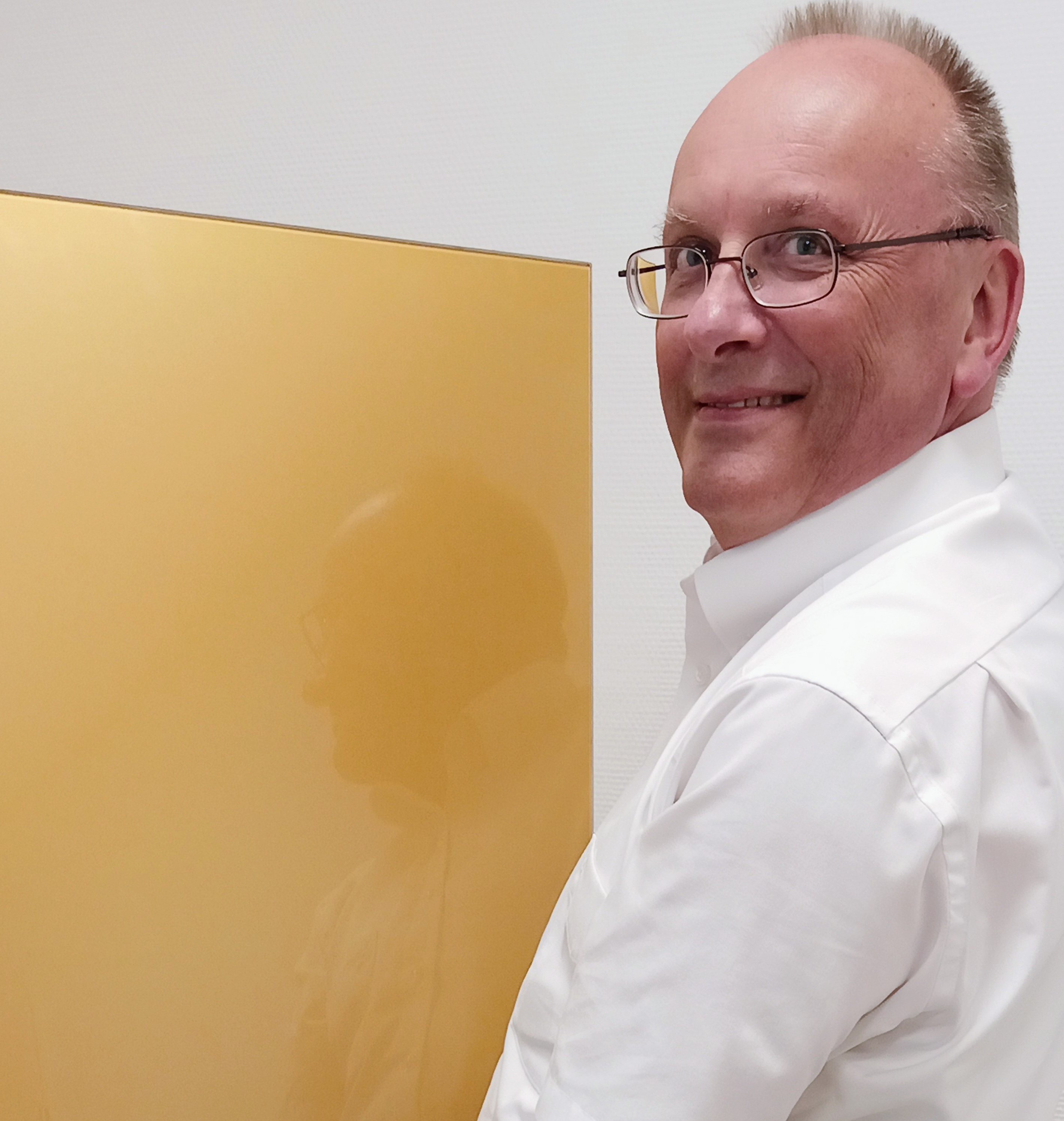 Frank Knauer mit Infrarotheizung in Design Gold (Die Bildrechte liegen bei dem Verfasser der Mitteilung.)