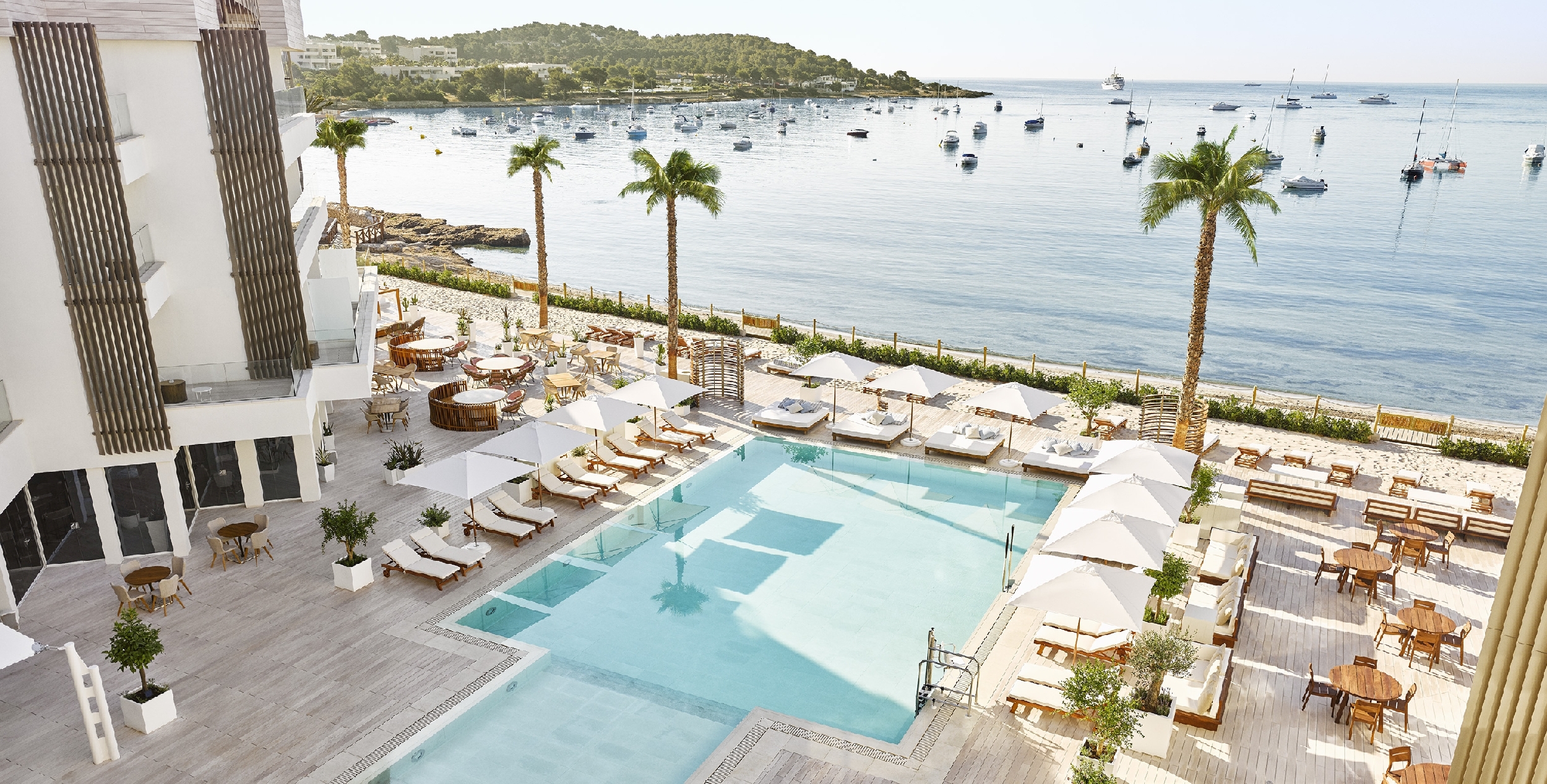 Im Nobu Hotel Ibiza Bay warten inspirierende Events mit Panoramablick über die Bucht von Talamanca © Nobu Hotel Ibiza Bay