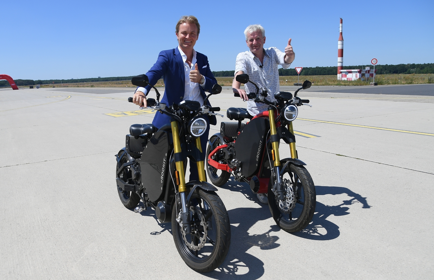 Nico Rosberg und Andreas Zurwehme (Vorstand eROCKIT AG) (Die Bildrechte liegen bei dem Verfasser der Mitteilung.) Nico Rosberg und Andreas Zurwehme (Vorstand eROCKIT AG) (Die Bildrechte liegen bei dem Verfasser der Mitteilung.)