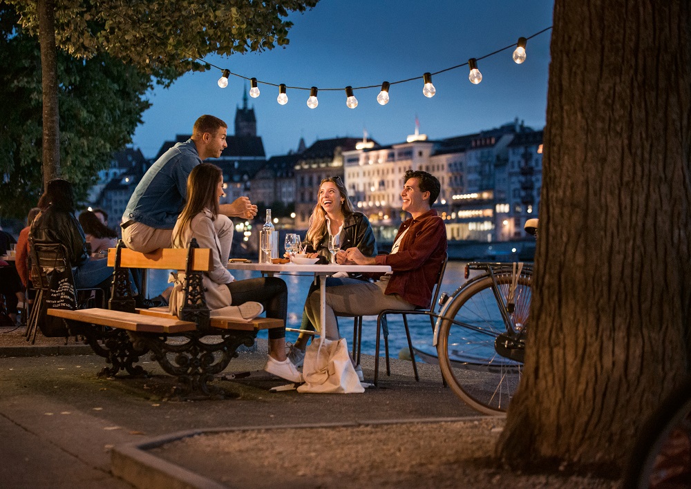 Flora Buvette am Kleinbaseler Rheinufer (Bildquelle: Basel Tourismus)