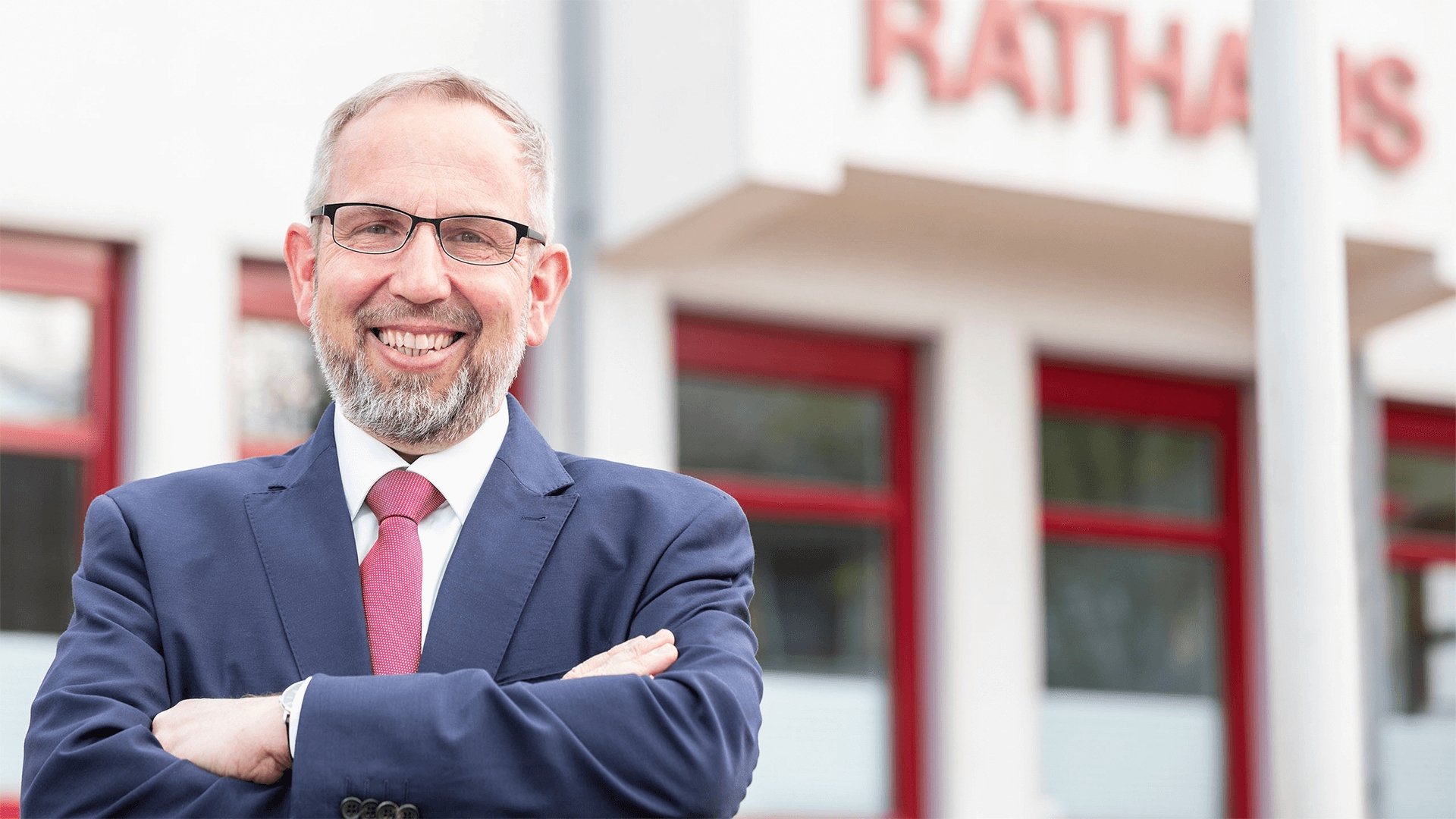 Markus Ebertz tritt am 1. Juli 2022 sein Amt als neuer Bürgermeister der Gemeinde Hohenahr an. (Die Bildrechte liegen bei dem Verfasser der Mitteilung.) Markus Ebertz tritt am 1. Juli 2022 sein Amt als neuer Bürgermeister der Gemeinde Hohenahr an. (Die Bildrechte liegen bei dem Verfasser der Mitteilung.)