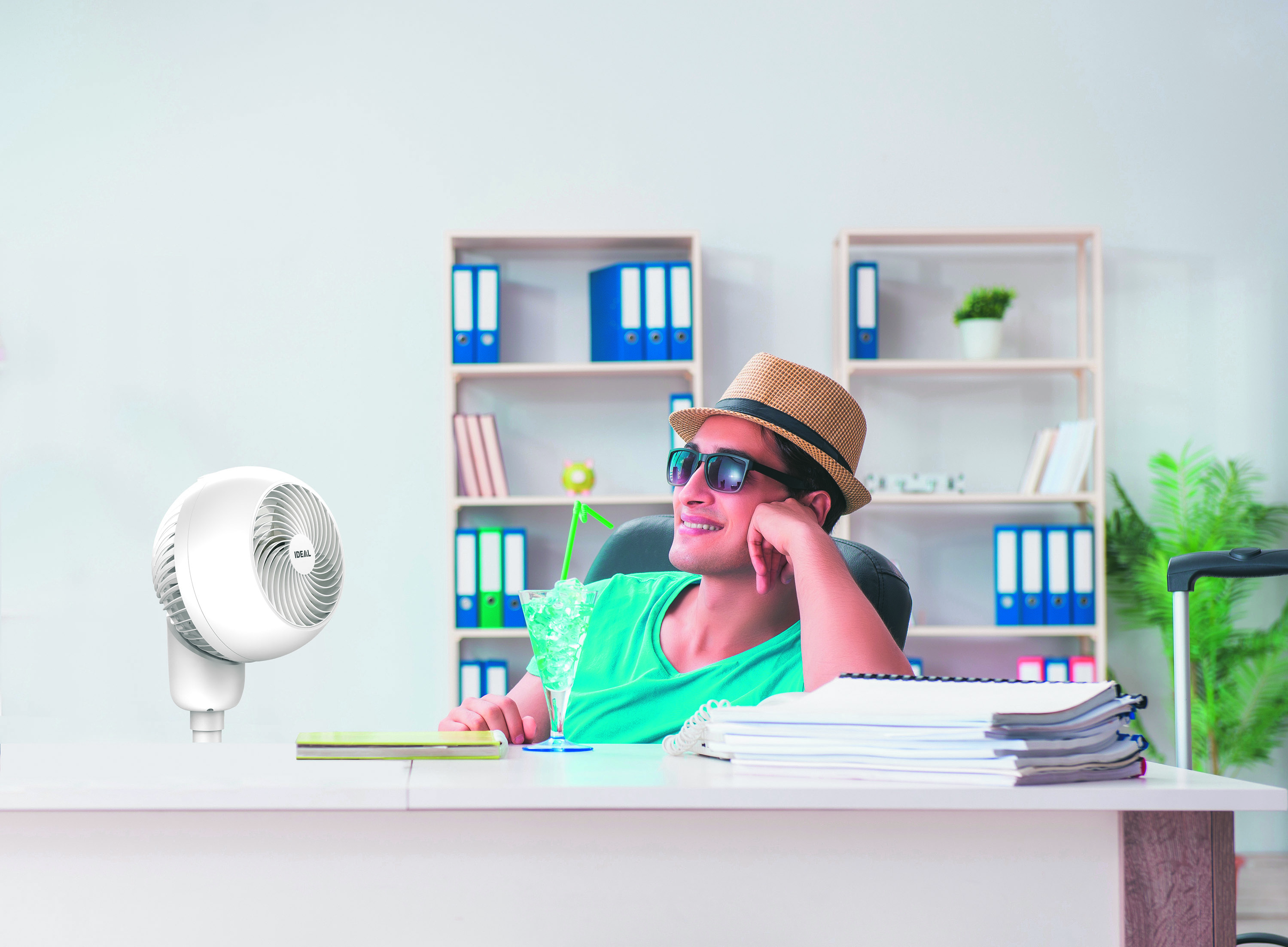 Der Tisch-/Stand-Ventilator IDEAL FAN 1 hilft dabei, ganz relaxt durch heiße Sommertage zu kommen. (Die Bildrechte liegen bei dem Verfasser der Mitteilung.) Der Tisch-/Stand-Ventilator IDEAL FAN 1 hilft dabei, ganz relaxt durch heiße Sommertage zu kommen. (Die Bildrechte liegen bei dem Verfasser der Mitteilung.)