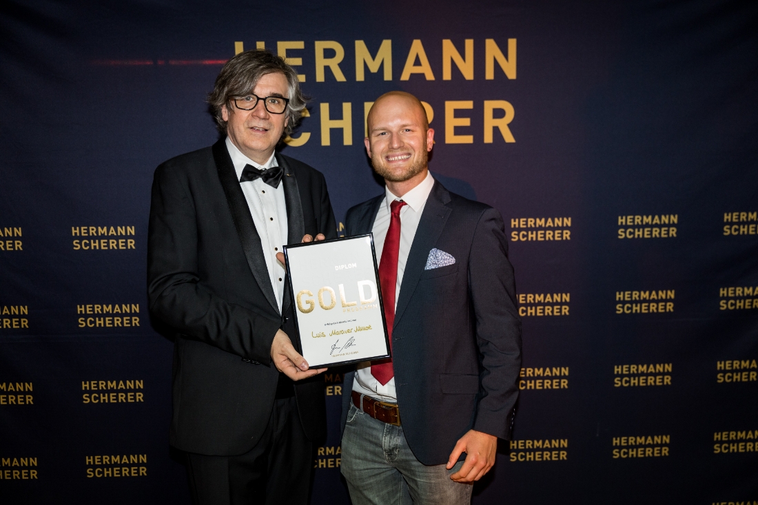 Luis Maraver beim internationalen Speaker Slam in Masterhausen (Veranstalter: Hermann Scherer). Foto (Die Bildrechte liegen bei dem Verfasser der Mitteilung.)