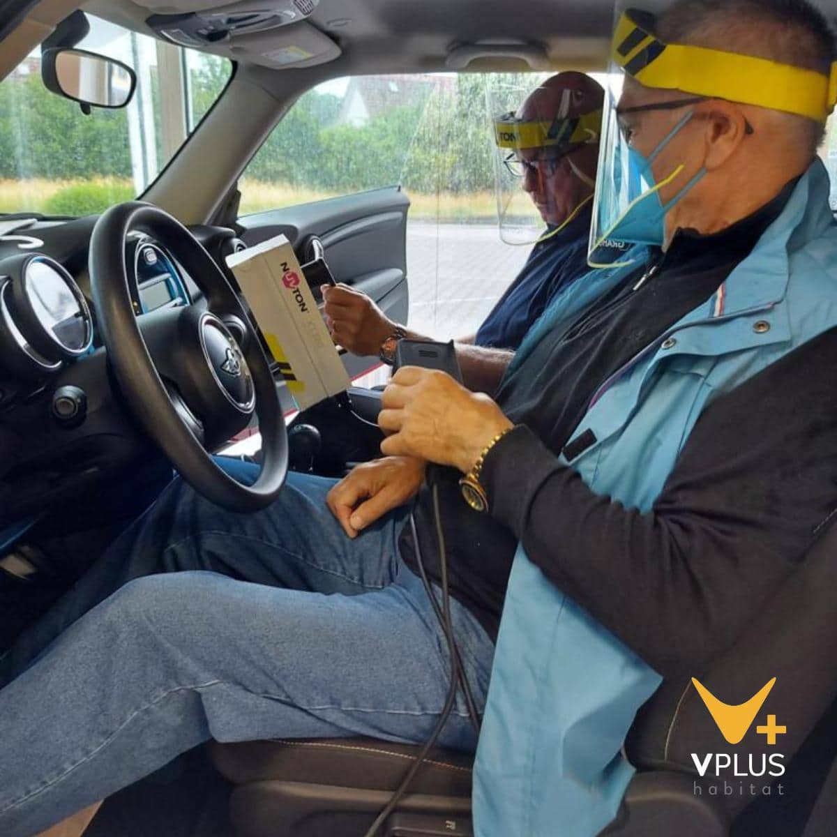 Schulung NUVTON UV Sterilisator im Autohaus (Die Bildrechte liegen bei dem Verfasser der Mitteilung.) Schulung NUVTON UV Sterilisator im Autohaus (Die Bildrechte liegen bei dem Verfasser der Mitteilung.)