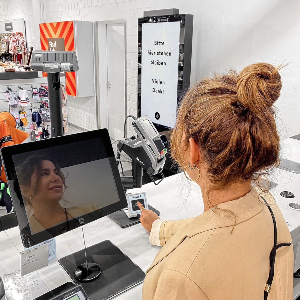 Kundenaufrufsysteme sorgen für stressfreie Prozesse am Point-of-Sale Kundenaufrufsysteme sorgen für stressfreie Prozesse am Point-of-Sale