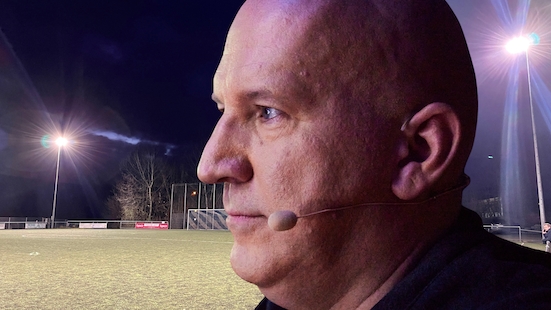 Andreas Becker im Flutlichtstadion (Die Bildrechte liegen bei dem Verfasser der Mitteilung.) Andreas Becker im Flutlichtstadion (Die Bildrechte liegen bei dem Verfasser der Mitteilung.)