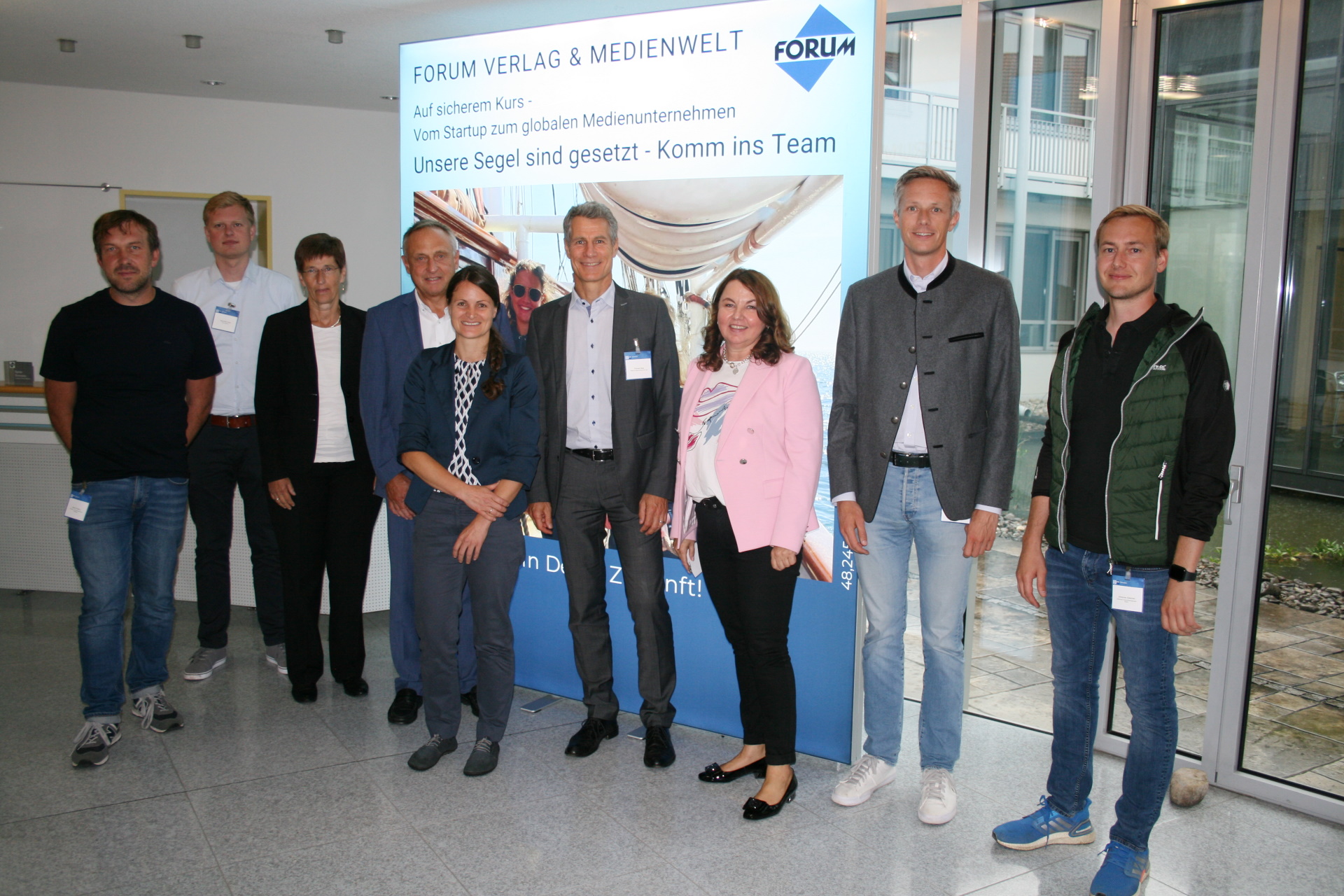 Katrin Krauß-Herkert (Mitte) begrüßte die IHK-Regionalversammlung in Merching. (Die Bildrechte liegen bei dem Verfasser der Mitteilung.) Katrin Krauß-Herkert (Mitte) begrüßte die IHK-Regionalversammlung in Merching. (Die Bildrechte liegen bei dem Verfasser der Mitteilung.)