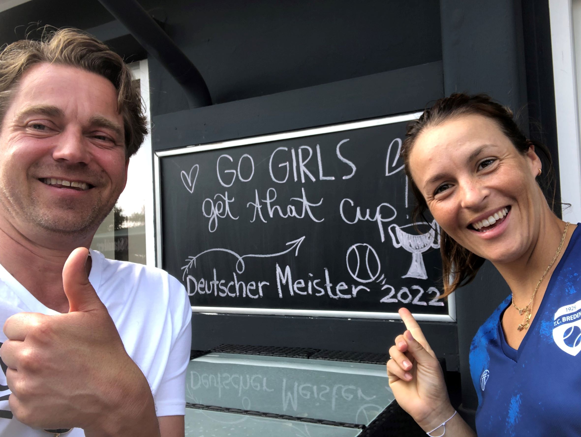 Wimbledonhalbfinalistin Tatjana Maria und Teamarzt Florian Sänger beim Spiel im TC Bredeney (Die Bildrechte liegen bei dem Verfasser der Mitteilung.)