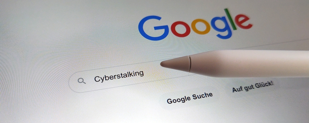 Ebenso wie in der realen Welt gibt es auch im Netz stalking. (Die Bildrechte liegen bei dem Verfasser der Mitteilung.) Ebenso wie in der realen Welt gibt es auch im Netz stalking. (Die Bildrechte liegen bei dem Verfasser der Mitteilung.)